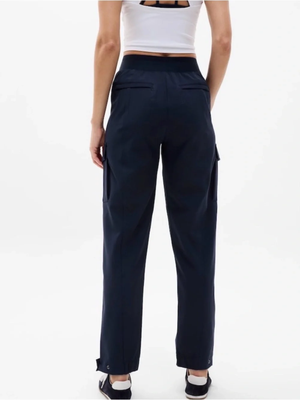 Athleta Endless High Rise Cargo Pant
Textured, stretch fabric in a tapered 6 - Picture 3 of 14